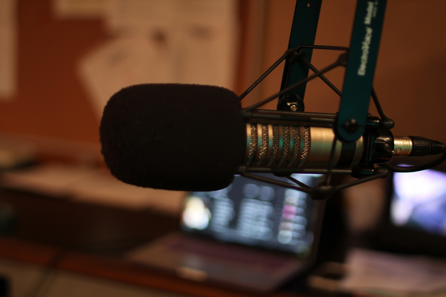Come la radio ha plasmato gli anni ’80